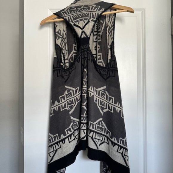 Closet Space sleeveless geometric patterned cardigan - black, grey + cream M - Picture 2 of 3